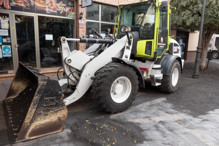 Limpieza de alcantarillas e imbornales ante la posibilidad de lluvia en La Palma