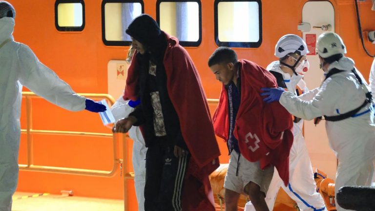 Rescatan a 113 migrantes al este de Fuerteventura y Lanzarote