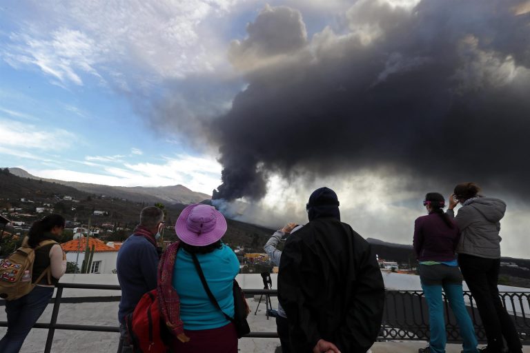 El Gobierno destina 63 millones a un plan especial de empleo en La Palma