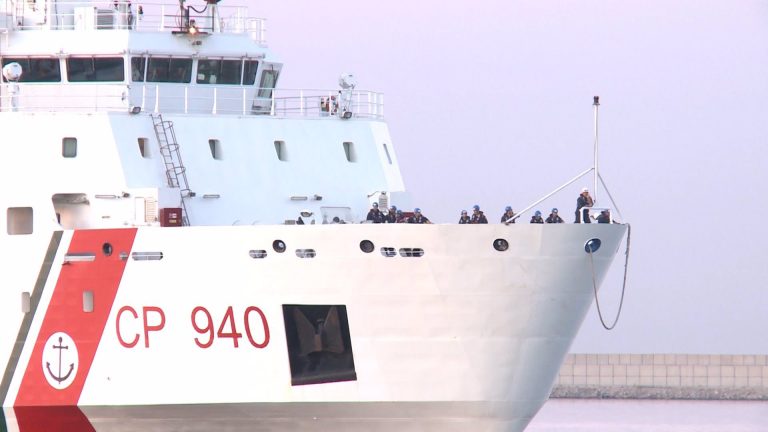 Los guardacostas italianos rescatan a más de 400 migrantes este sábado