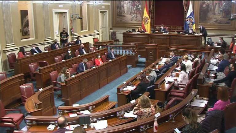 Economía y sanidad marcan el Pleno en el Parlamento canario
