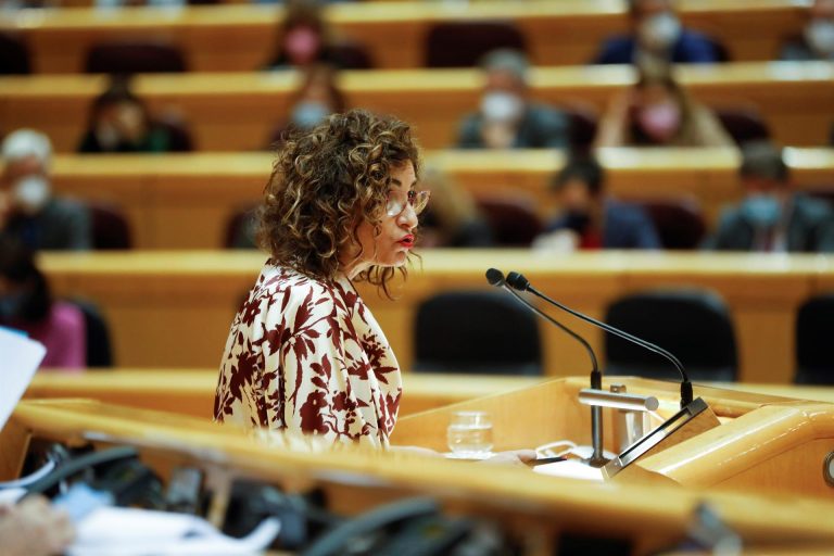El Gobierno prorroga cuatro meses la bajada de los impuestos eléctricos