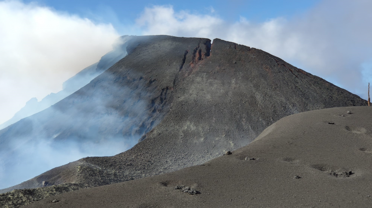 La lava de las fisuras más recientes afecta a nueva superficie de viviendas