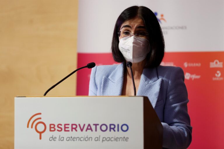 Darias destaca la «extraordinaria» respuesta de las familias para vacunar a los niños