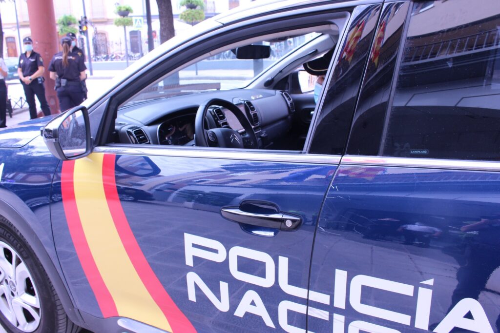Detienen a cuatro patrones del cayuco rescatado hace una semana en La Gomera