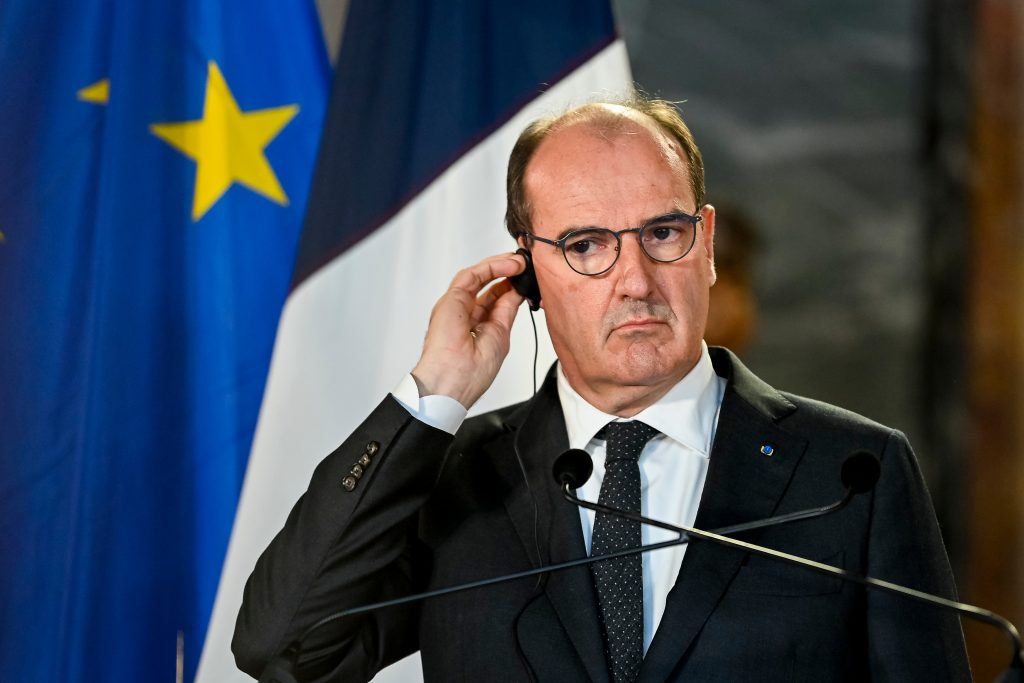 El primer ministro de Francia anunció que en Año Nuevo no estarán permitidos los fuegos artificiales, ni reuniones en vía pública