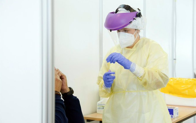 Las hospitalizaciones en Tenerife y Gran Canaria alcanzan la situación de riesgo alto