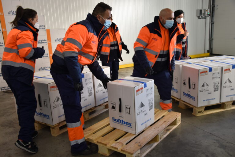 España es el segundo país de la UE que más vacunas contra la COVID importa