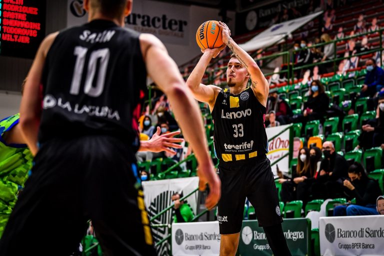 El Lenovo Tenerife se lleva los puntos en su visita al Dinamo Sassari (63-84)