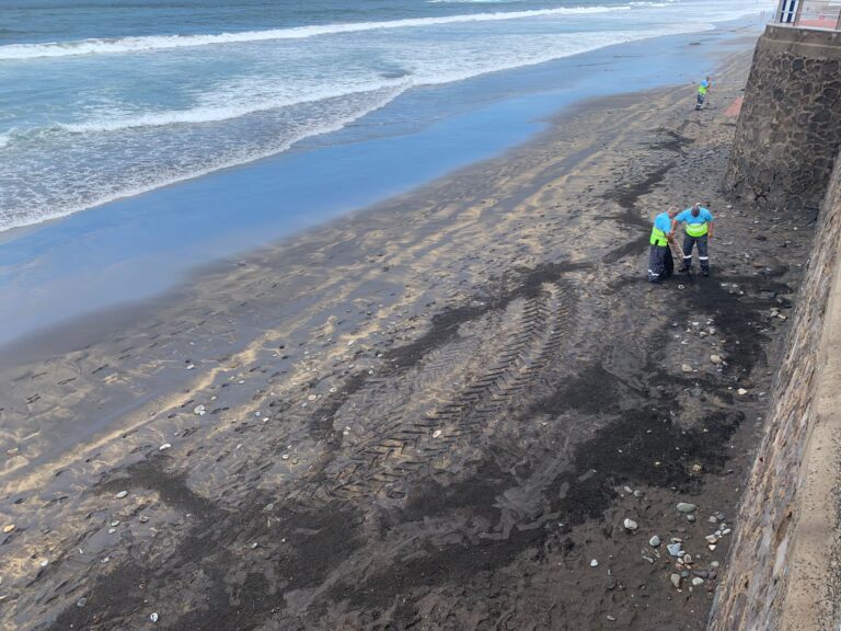 El SITCA convoca preaviso de huelga de limpieza en las playas de Las Palmas de Gran Canaria