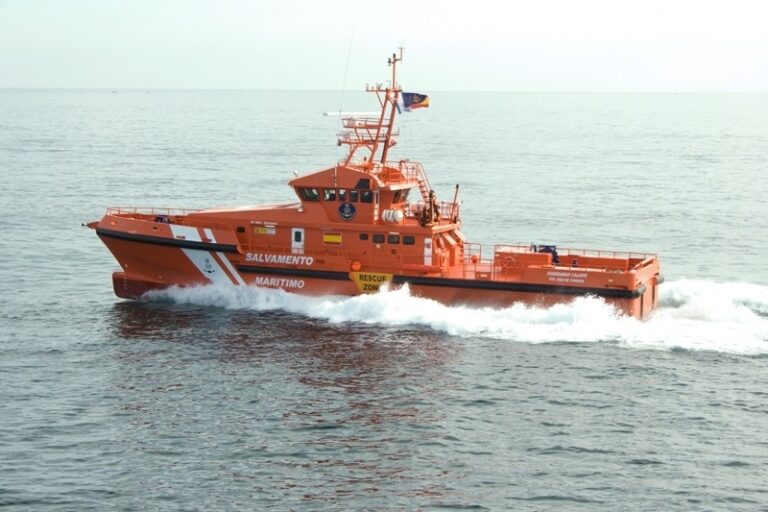 Rescatados 192 migrantes desde la tarde de este viernes en aguas cercanas a Gran Canaria, uno fallecido