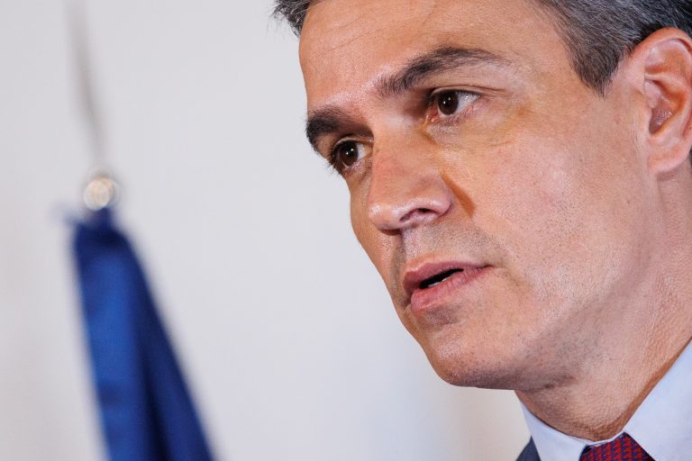 Sánchez agradece a los 9.221 militares en el exterior su «entrega y abnegación»