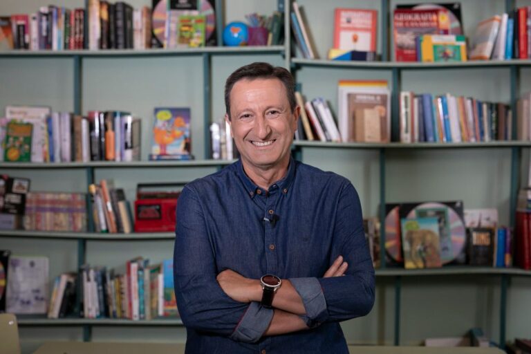 ‘Confesiones’ se da cita con el presentador Roberto Kamphoff