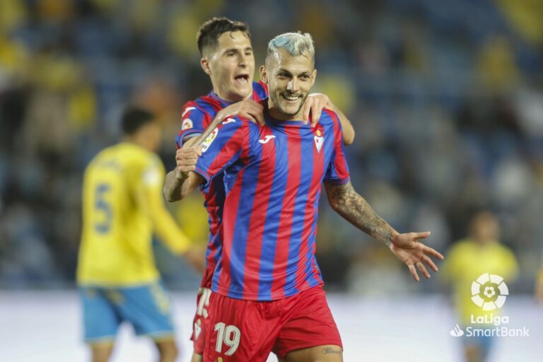 Un gol de Stoichkov le da al Eibar el encuentro ante la UD Las Palmas