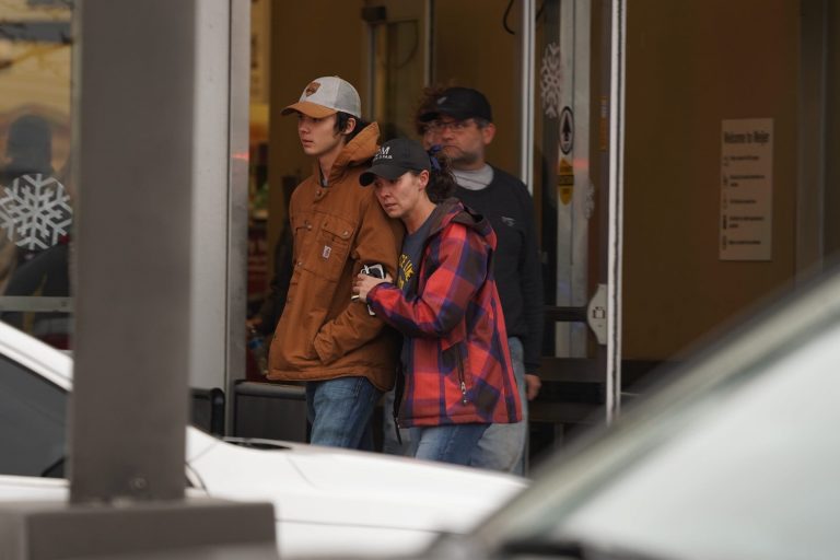 Detenidos los padres del joven acusado del tiroteo en el Oxford High School de Míchigan