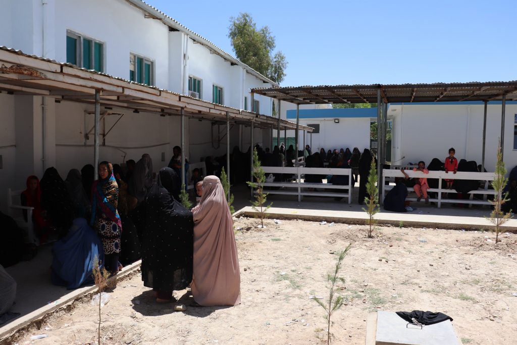 El texto llega después de que los talibanes restringieran significativamente los derechos y libertades de las mujeres tras hacerse con el poder a mediados de agosto