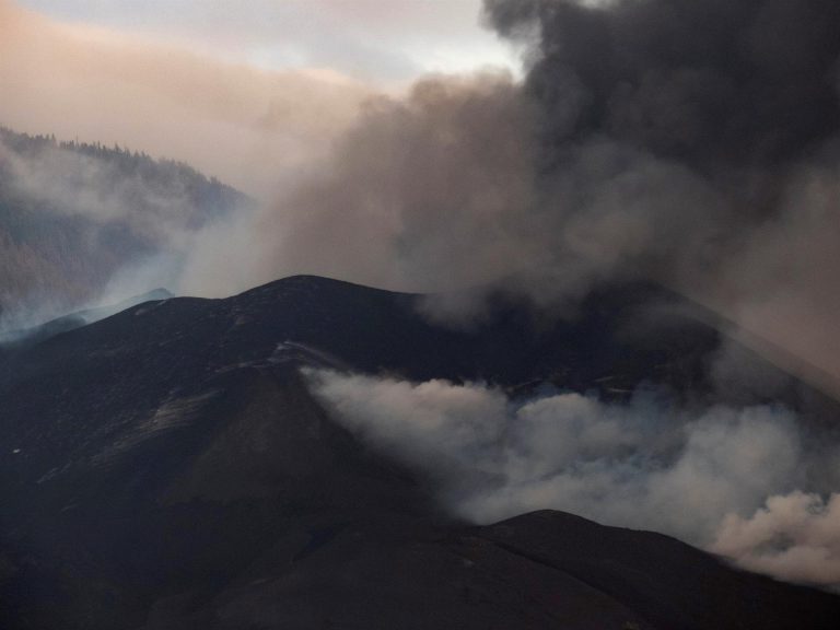La sismicidad continúa baja y el tremor también en valores bajos