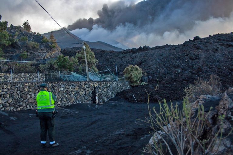 La lava afecta a 1.223 hectáreas y 2.896 edificaciones
