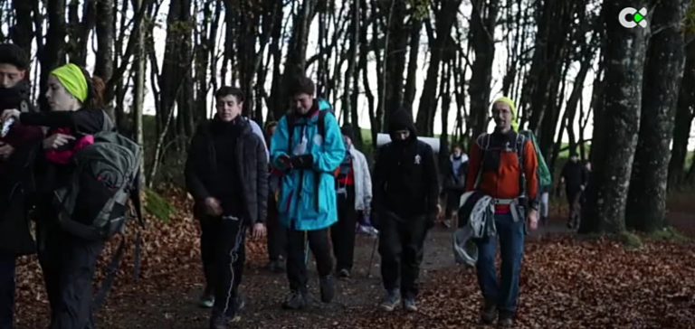 Un proyecto de integración ayuda a jóvenes vulnerables haciendo el Camino de Santiago