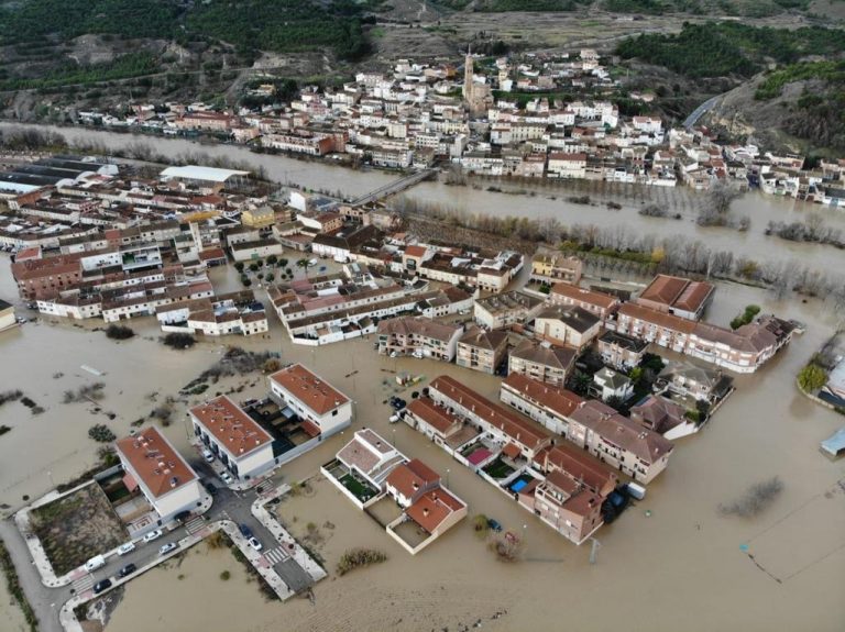 La crecida del río Ebro preocupa a las regiones por las que pasa