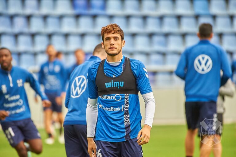 El Tenerife viaja a Zaragoza con solo 18 jugadores