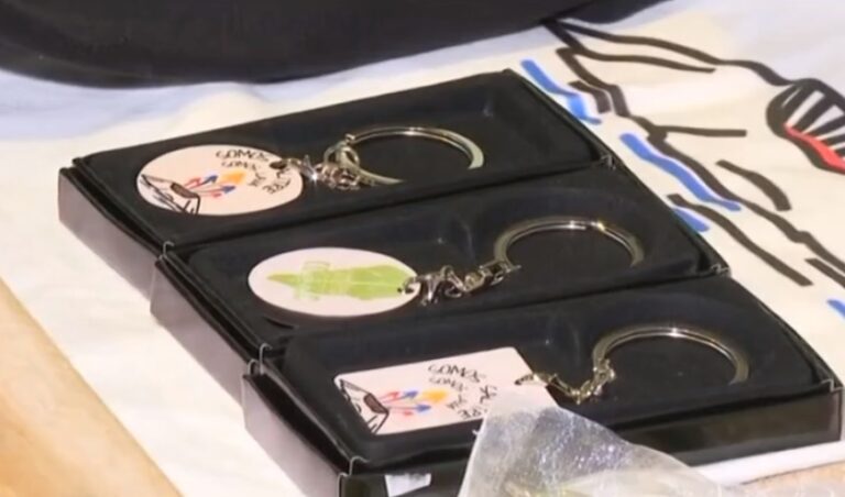 Alumnos palmeros de secundaria venden sus creaciones para ayudar a los afectados por el volcán