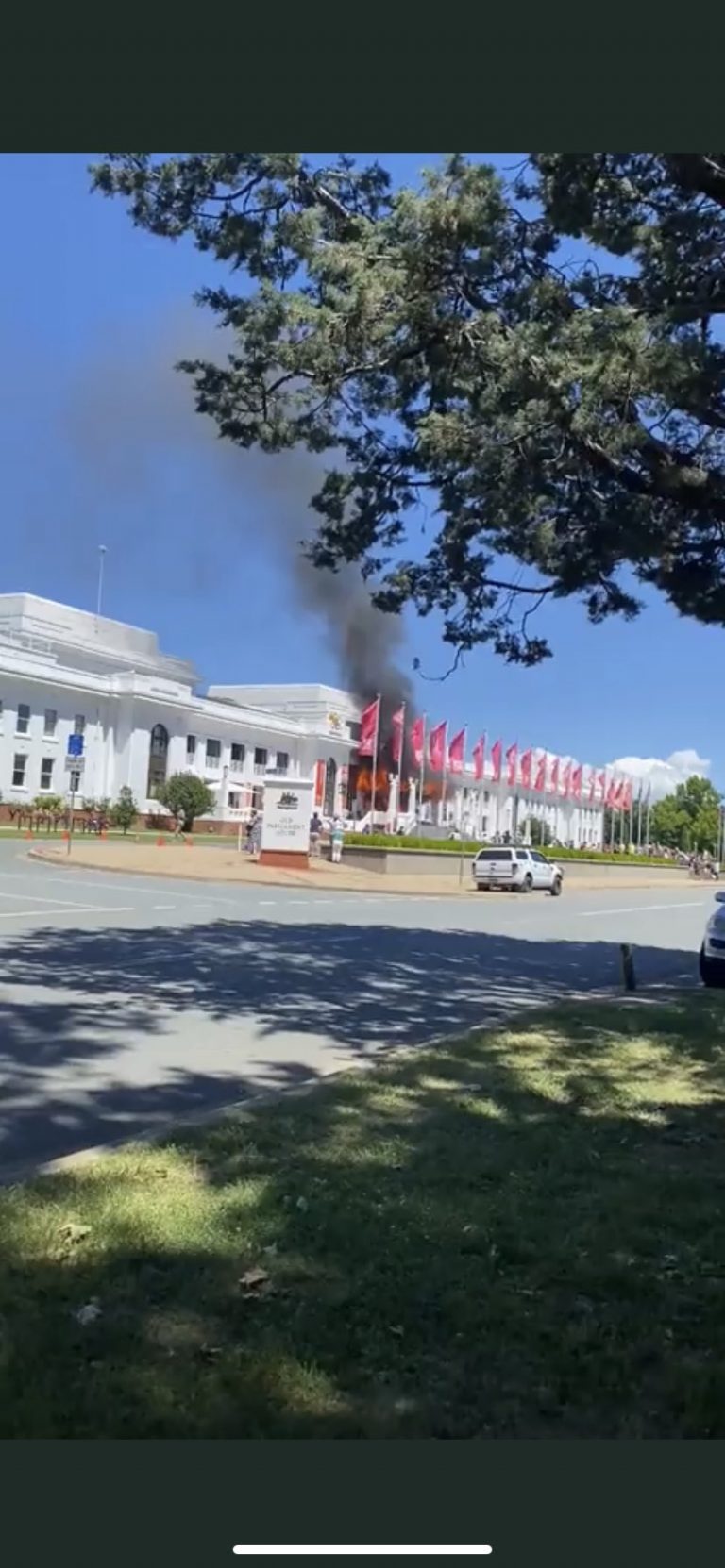 Una protesta en Australia termina con el incendio del antiguo Parlamento