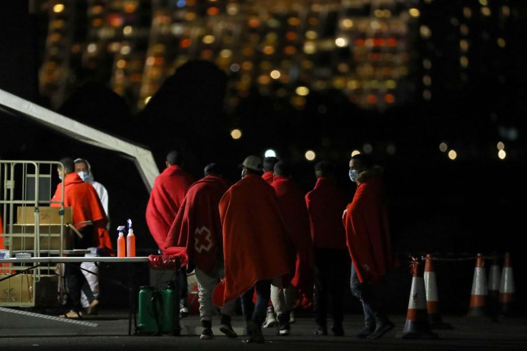 Rescatada una nueva patera con 62 personas a cinco millas del sur de Gran Canaria