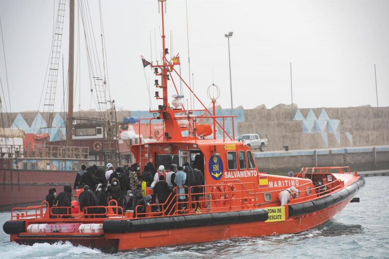 Investigan si las dos personas halladas muertas en Fuerteventura viajaban a bordo de una patera