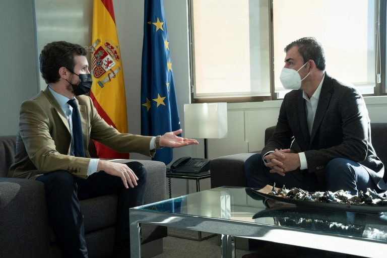 Primera reunión entre Pablo Casado y Manuel Domínguez