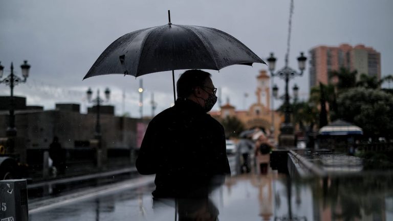 El mal tiempo y el fuerte viento se dejan sentir en las islas