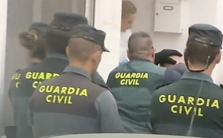 Juicio para el hombre que, supuestamente, asesinó a su mujer y a su hijo en una cueva de Tenerife