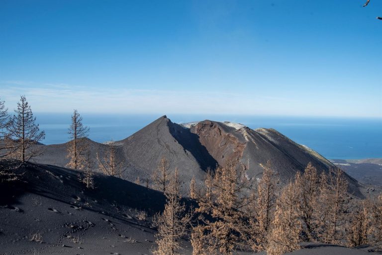 Los científicos continúan el estudio y seguimiento del volcán