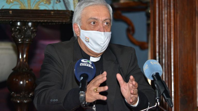 El obispo de Tenerife pide perdón por tildar a la homosexualidad de «pecado mortal»