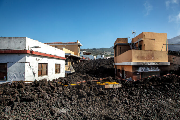 La Cámara autonómica pide extinguir la deuda hipotecaria de viviendas destruidas por el volcán