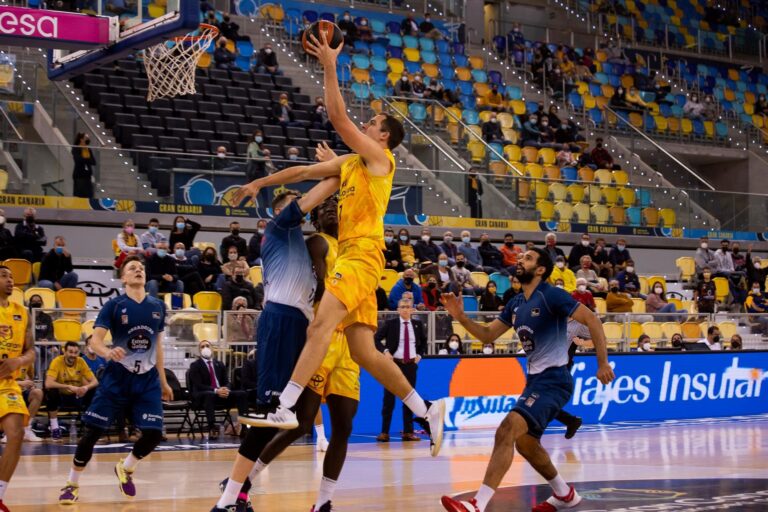 El Granca rompe la mala racha en un agónico final (71-69)