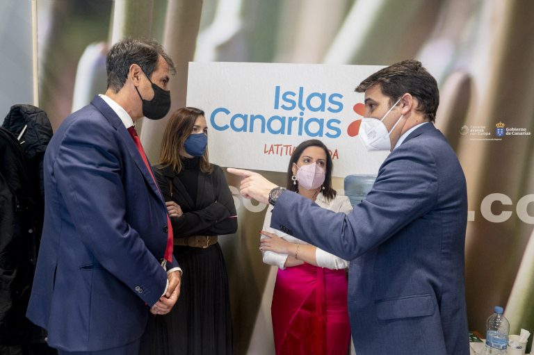 Canarias espera más de 10 millones de turistas en verano, un 3.7% más que en 2019
