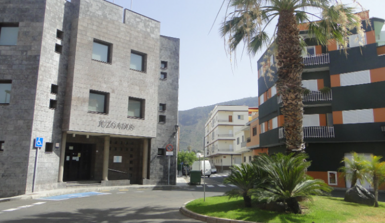 Procesan a la alcaldesa de Candelaria y a otros tres exalcaldes por los vertidos del polígono de Güímar