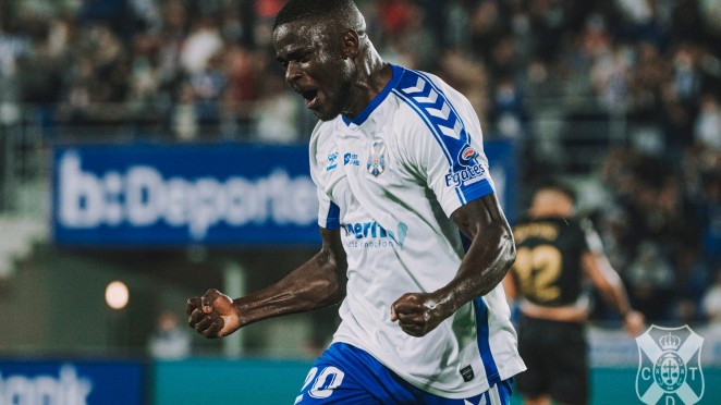 El Tenerife anuncia la cesión de Manu Apeh al Alcorcón