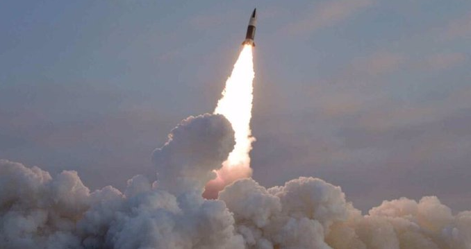 Corea del Norte lanza al mar de Japón su primer misil de medio alcance en casi cinco años