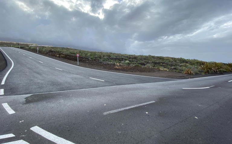 Entra en servicio la nueva carretera que conecta Puerto Naos con Las Manchas