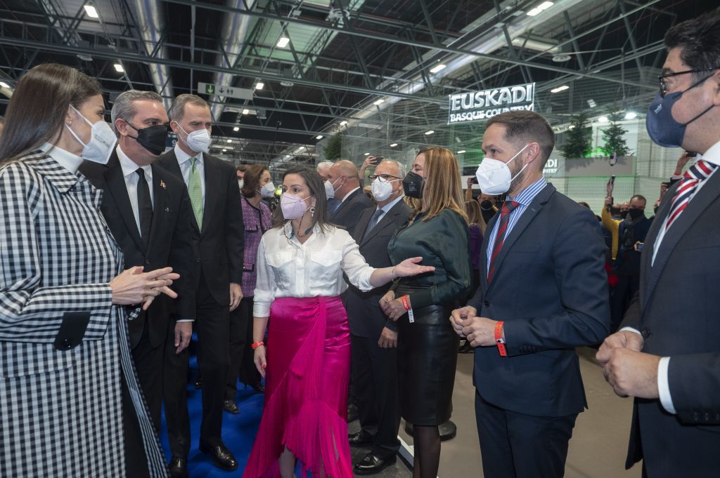 Los reyes visitan el stand de Canarias en Fitur