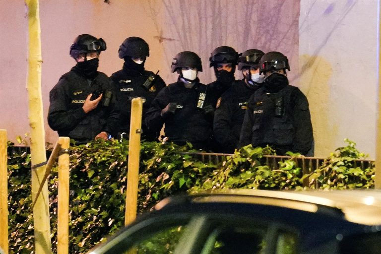 Retiran dispositivo al no hallar en el piso al autor del tiroteo en Barcelona