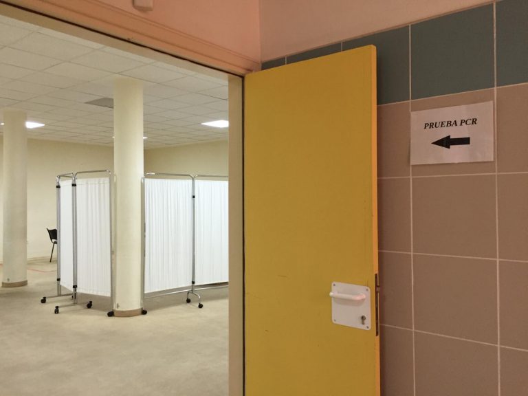 Canarias suma 1.646 nuevos casos de COVID-19 y tres fallecidos en las últimas 24 horas