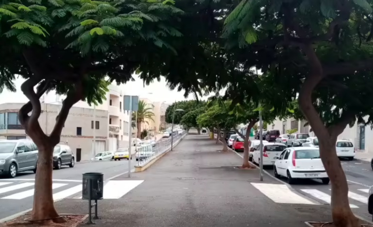 Dos heridos tras el choque de una guagua y un coche en Tenerife