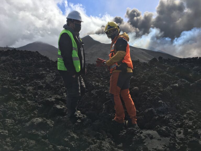 La Palma registra altas concentraciones de dióxido de azufre en el entorno del volcán