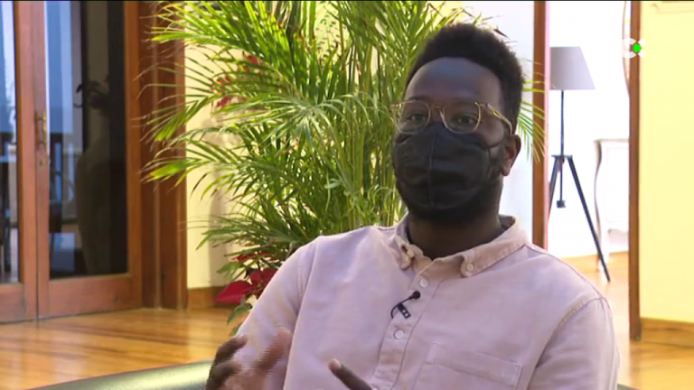 Moha Gerehou presenta en Fuerteventura ‘Qué hace un negro como tú en un sitio como este’