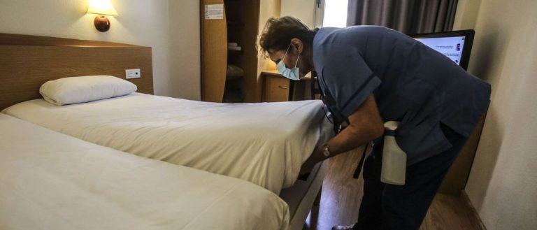 Las kellys de Fuerteventura reclaman camas elevables en todos los complejos hoteleros