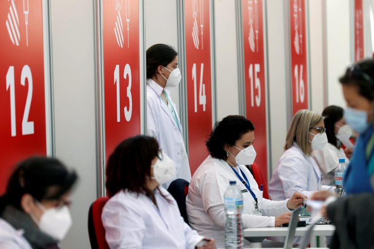 Mejoran los indicadores covid en las comunidades, pero no los contagios