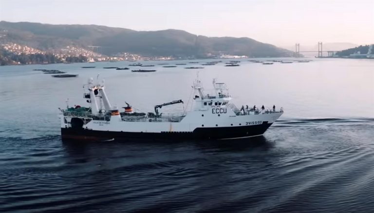 Llegan a puerto los supervivientes del Villa de Pitanxo